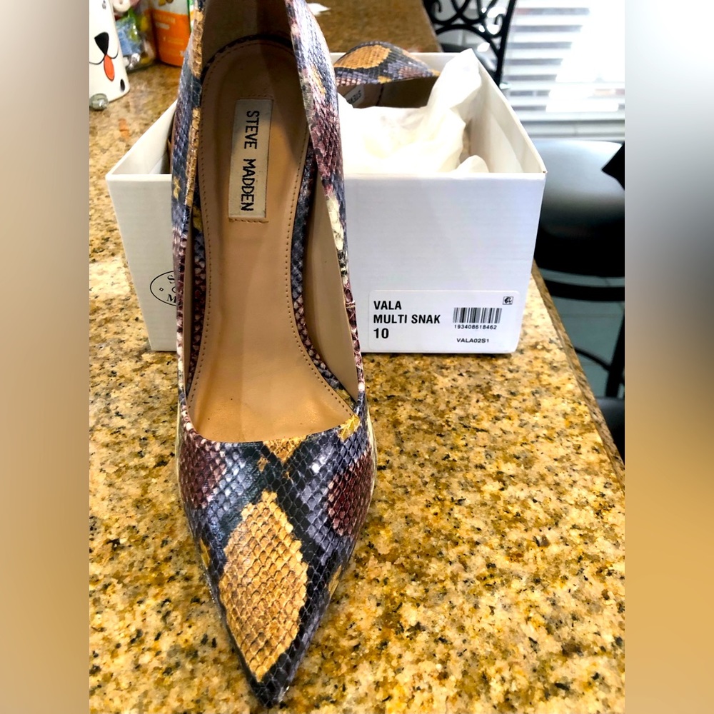 Vala pump from Steve Madden with a blend of colorful hues.